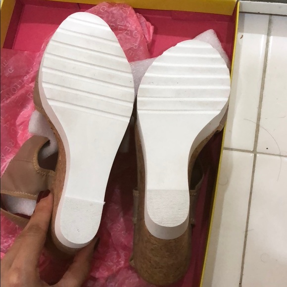 NEW Kenneth Cole Wedges 📦 - Picture 8 of 8